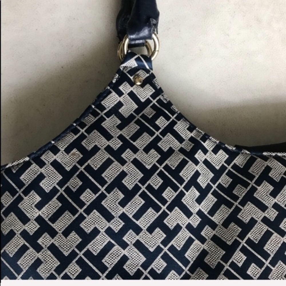 Tommy Hilfiger Navy Shoulder Bag Gold Hard… - Picture 8 of 9